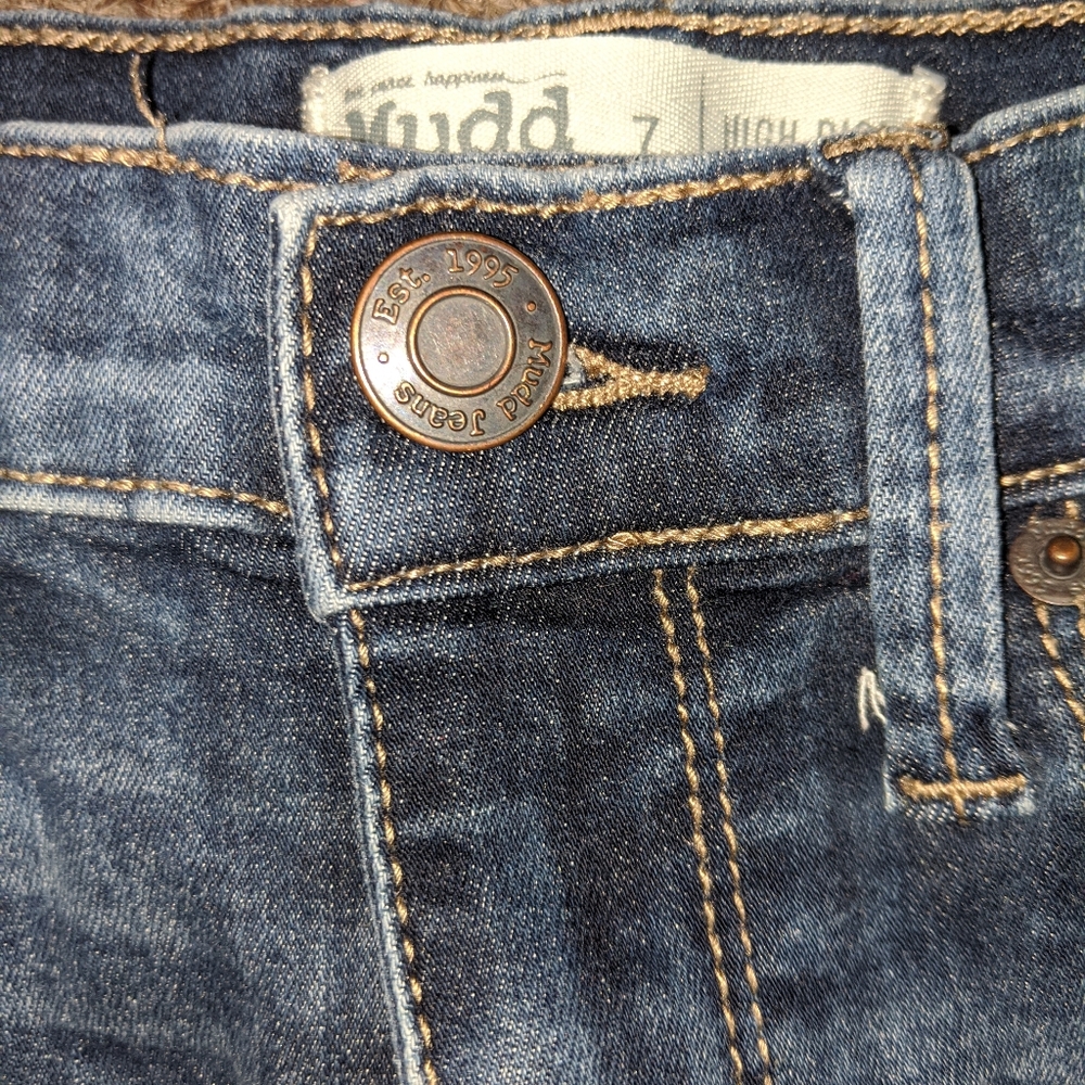 High Rise Distressed Jeans - Picture 5 of 5